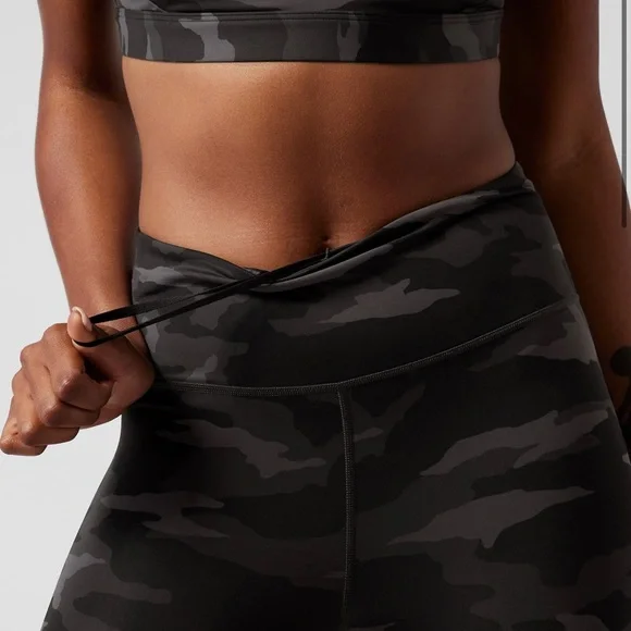ATHLETA Ultimate Stash Pocket Camo 7/8 Tight NEW FREE SHIPPING!! - Picture 4 of 10